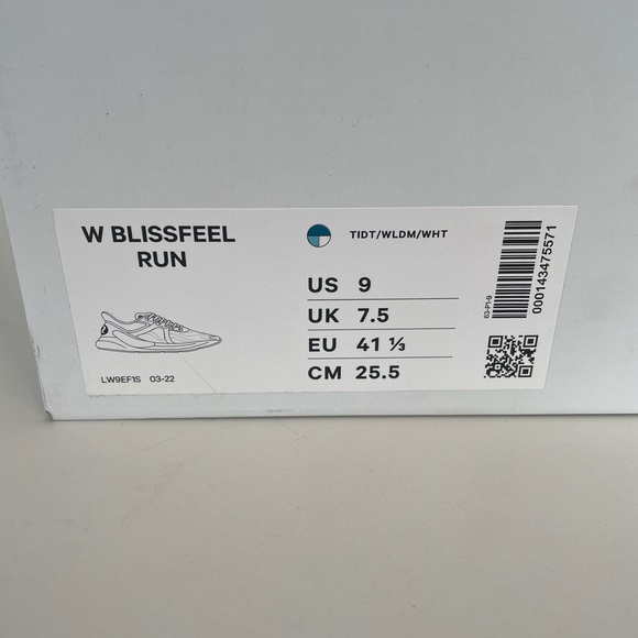 Size 9 Women’s Lululemon Bliss Feel Runners NEW, $180 (retail $198 plus tax) - Picture 6 of 6